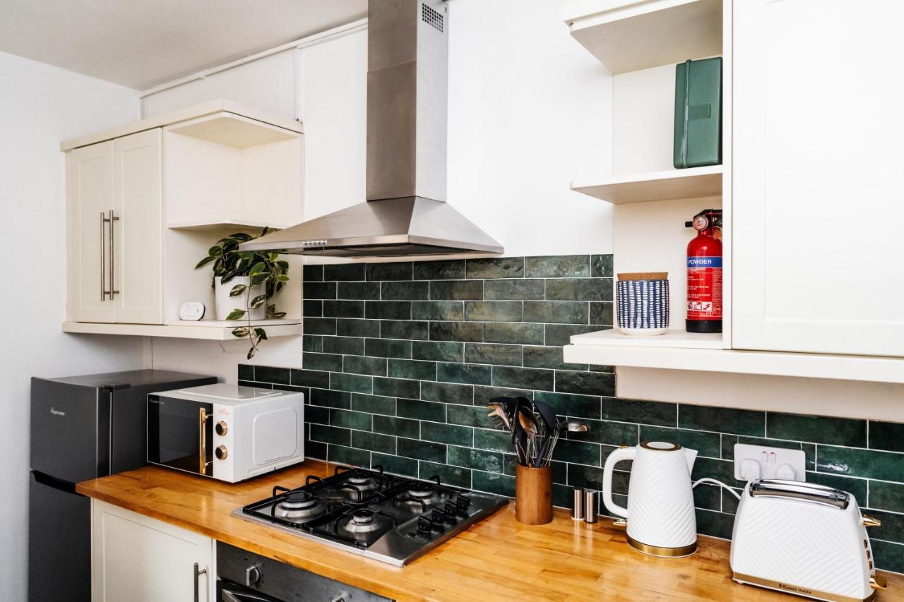 Holiday home Alice's Stay: Parking + Close To The Motor Point Arena *
