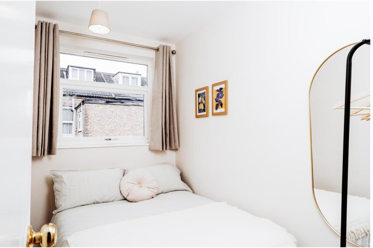 Alice's Stay: Parking + Close To The Motor Point Arena Сasa de vacaciones Nottingham